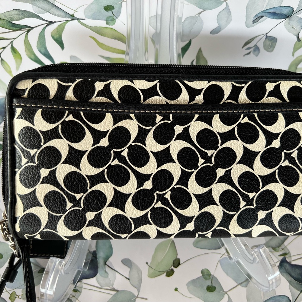 NWOT Coach black and white wallet